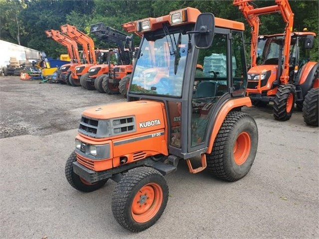 Équipement agricole compact Kubota ST30 – 3 404 h – 4x4 – Cabine – HST