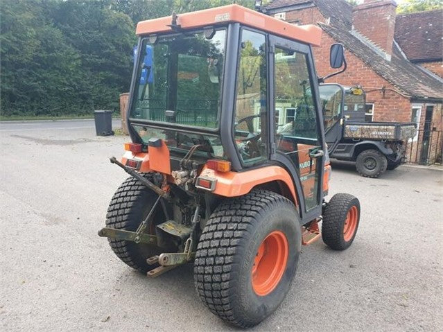 Équipement agricole compact Kubota ST30 – 3 404 h – 4x4 – Cabine – HST