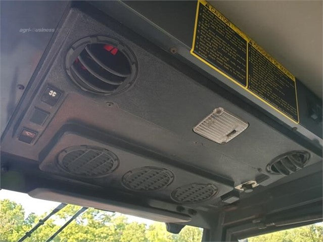 Équipement agricole compact Kubota ST30 – 3 404 h – 4x4 – Cabine – HST