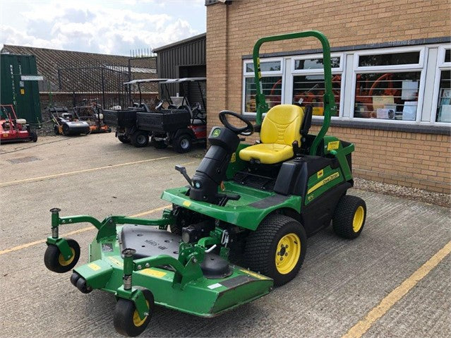 Équipement de tonte frontal John Deere 1570 – 2018 – 4RM – Kit mulch