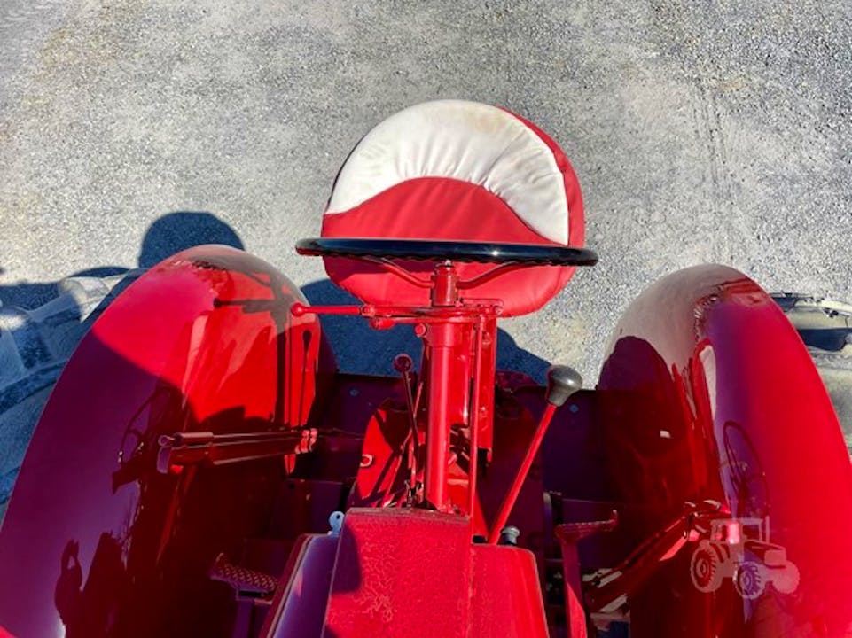 Micro-tracteur International W400 – 1954 – 48,6 ch – Collection