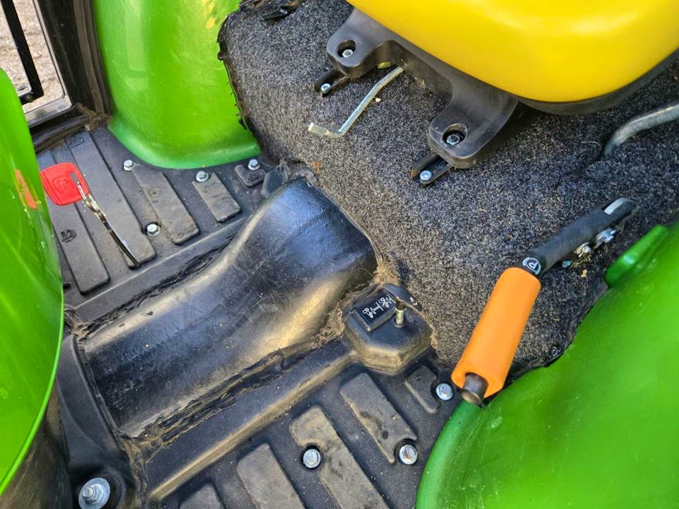 John Deere 300E – 2020 – 38 ch – Chargeur inclus