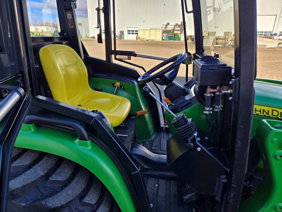 John Deere 300E – 2020 – 38 ch – Chargeur inclus
