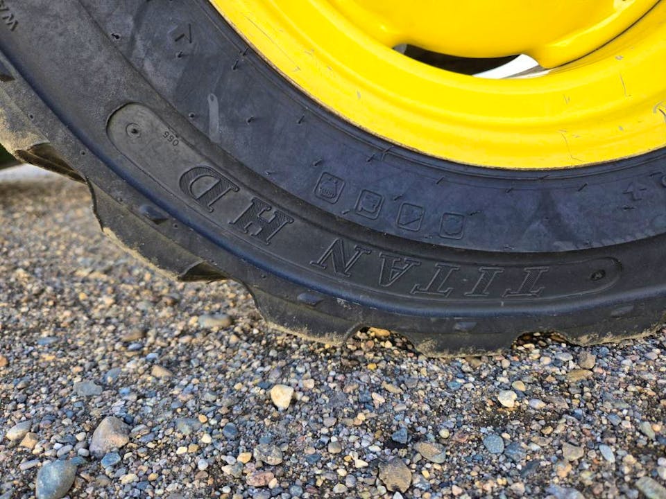 John Deere 300E – 2020 – 38 ch – Chargeur inclus