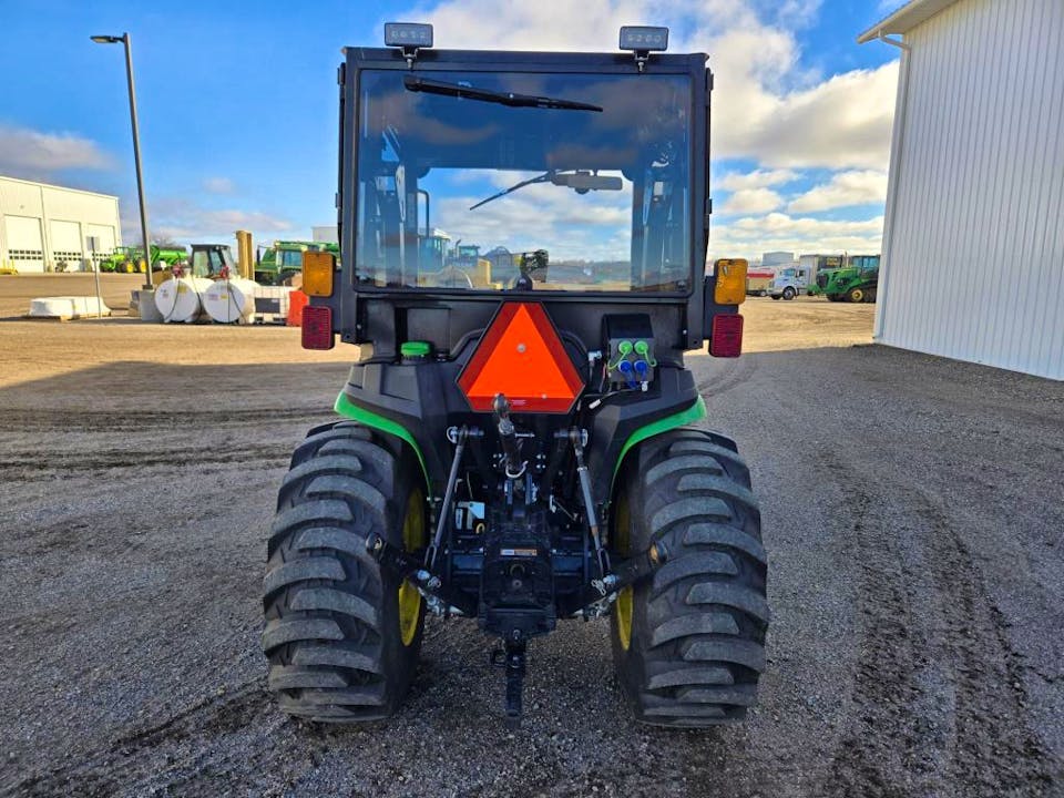 John Deere 300E – 2020 – 38 ch – Chargeur inclus