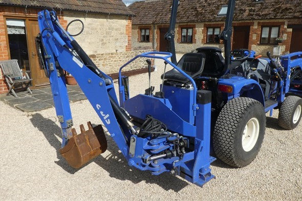 Micro-tracteur Iseki TH4335 – 2015 – 374 h – Équipements terrassement