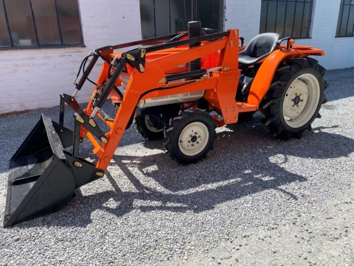 Micro-tracteur Kubota B1600D – 20 ch – 4RM – Chargeur neuf inclus