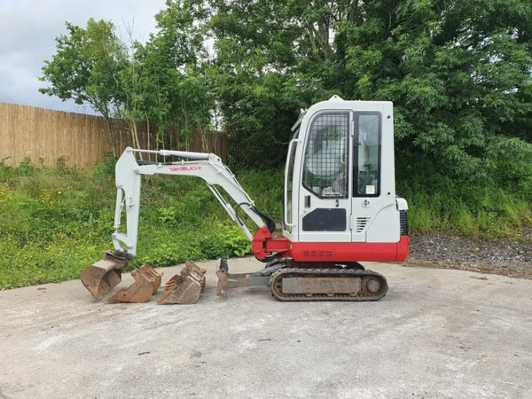 Mini-pelle Takeuchi TB014 – 2005 – 1 548 h – Occasion