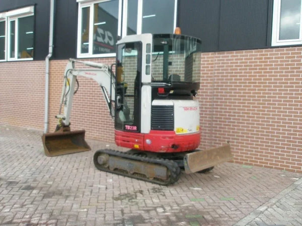 Mini-pelle Takeuchi TB23R – 2012 – 4 150 h – Occasion