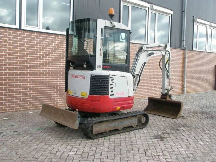 Mini-pelle Takeuchi TB23R – 2012 – 4 150 h – Occasion