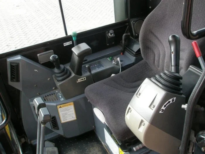 Mini-pelle Takeuchi TB23R – 2012 – 4 150 h – Occasion